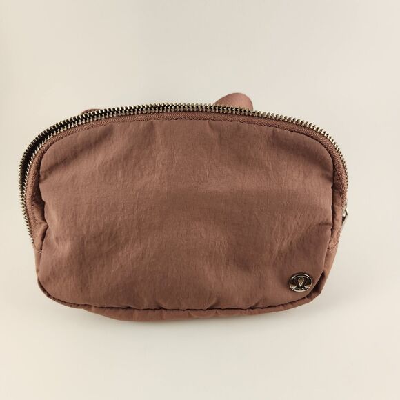 Lululemon Everywhere Belt Bag, Crossbody, Mauve, 1L, Excellent Condition - Picture 2 of 8